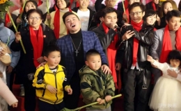 快樂(lè)表達(dá) 慈善奉獻(xiàn)公益年會(huì)