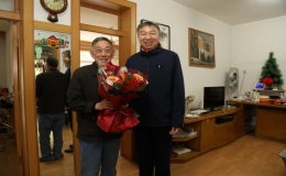 弘揚(yáng)勞模精神，致敬榜樣力量