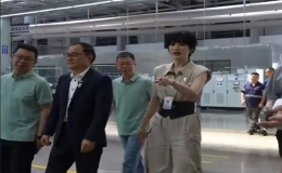 長(zhǎng)安汽車董事長(zhǎng)朱華榮在回應(yīng)姚安娜入職阿維塔